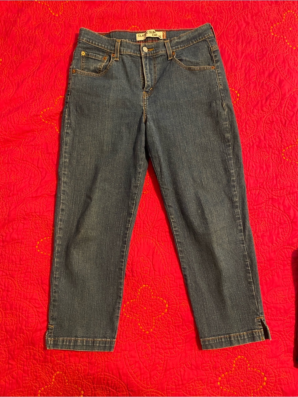 Vintage Levi’s Classic Slim Capris in Blue Denim